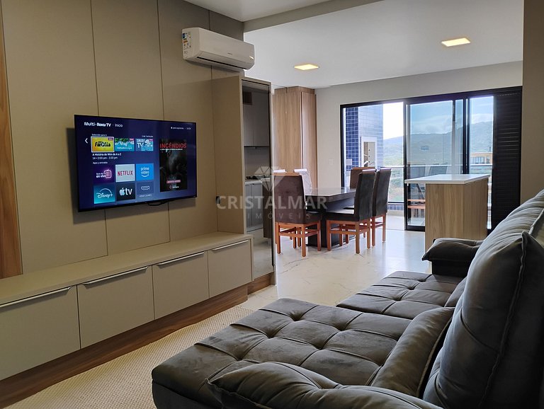 Apartamento em prédio com piscina na praia de Canto Grande