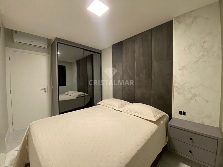 Apartamento em prédio com piscina na praia de Canto Grande