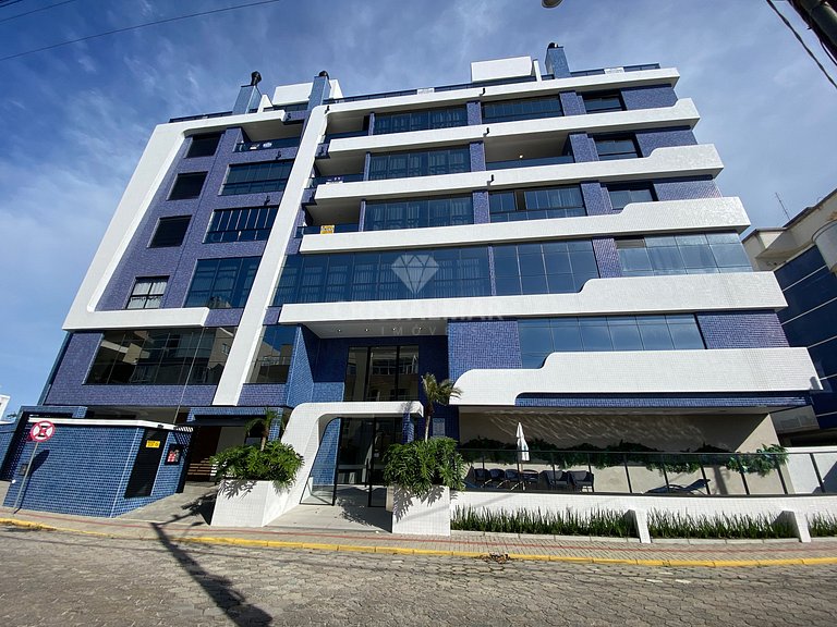 L032- Apartamento de 3 suítes na praia do Canto Grande